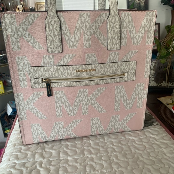 Michael Kors XL kenly tote - Picture 7 of 12